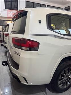 تۆیۆتا لاند کروزەر